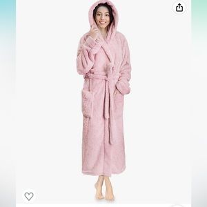 Hooded Soft Plush Robe in Soft Pink